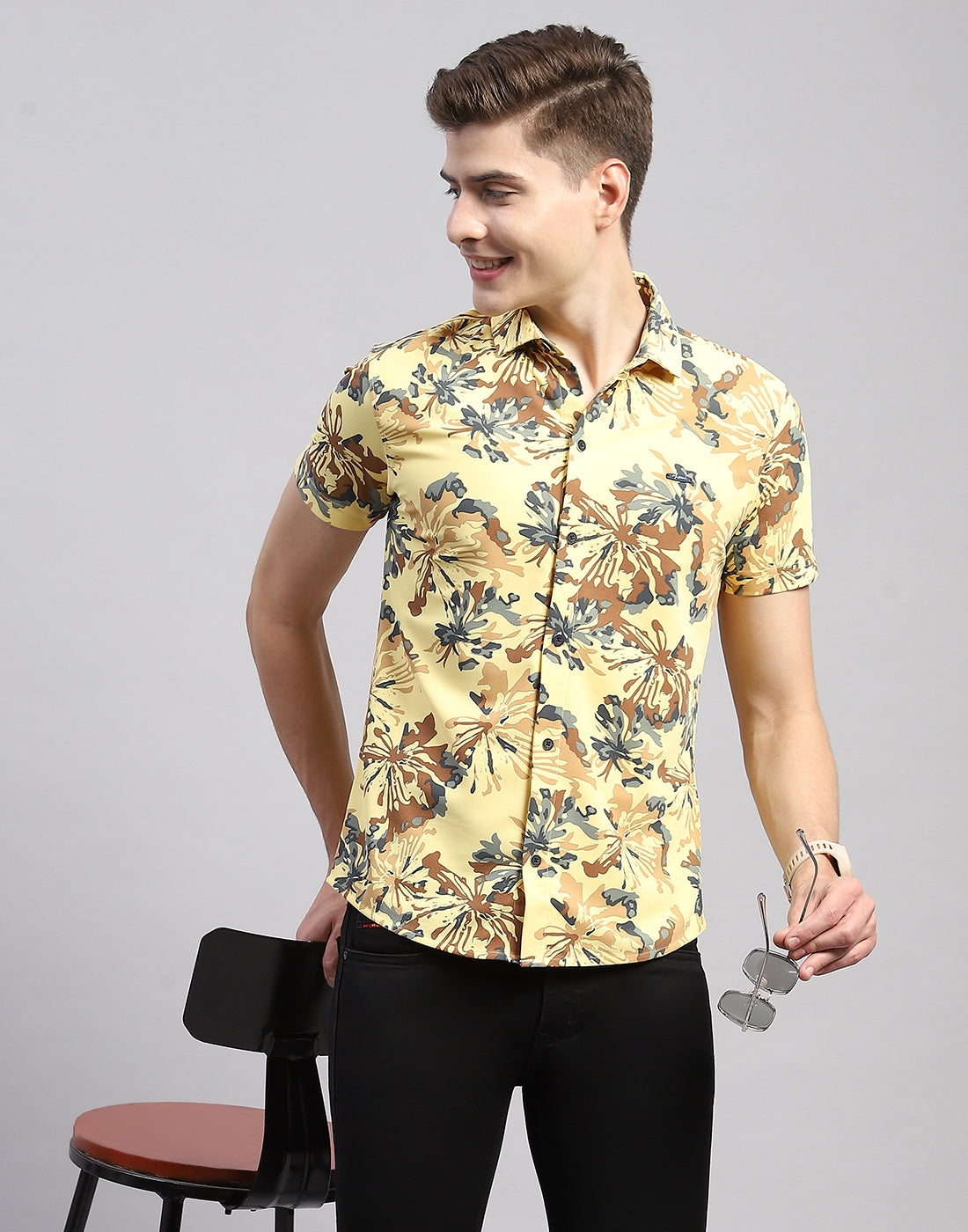 Men Yellow Floral Print Collar Half Sleeve Shirt