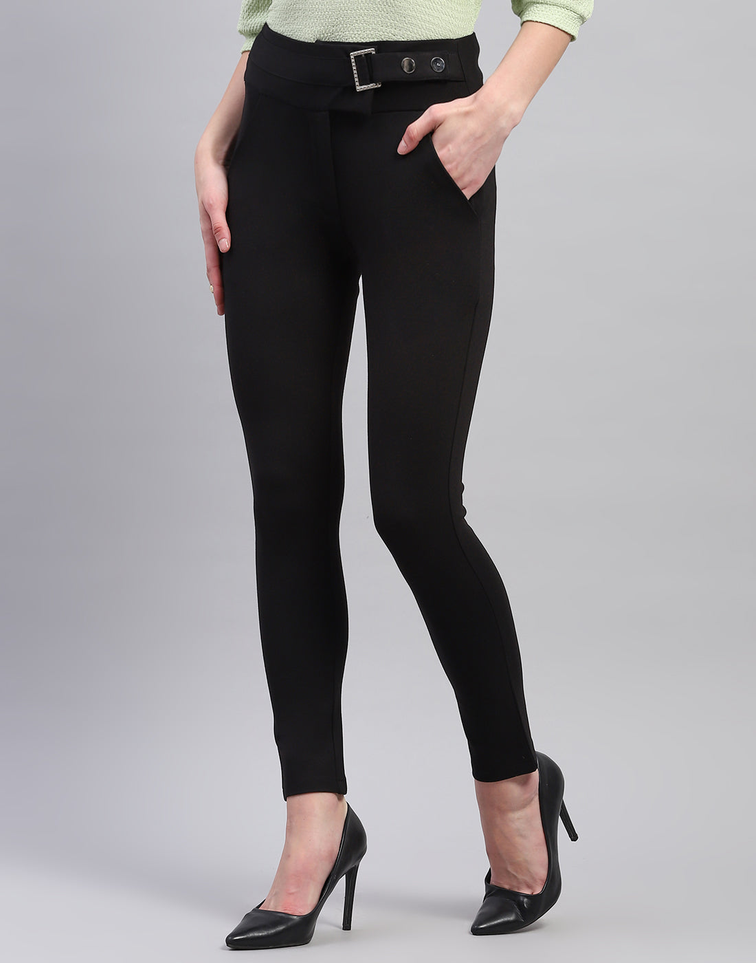 Women Black Solid Regular Fit Jegging