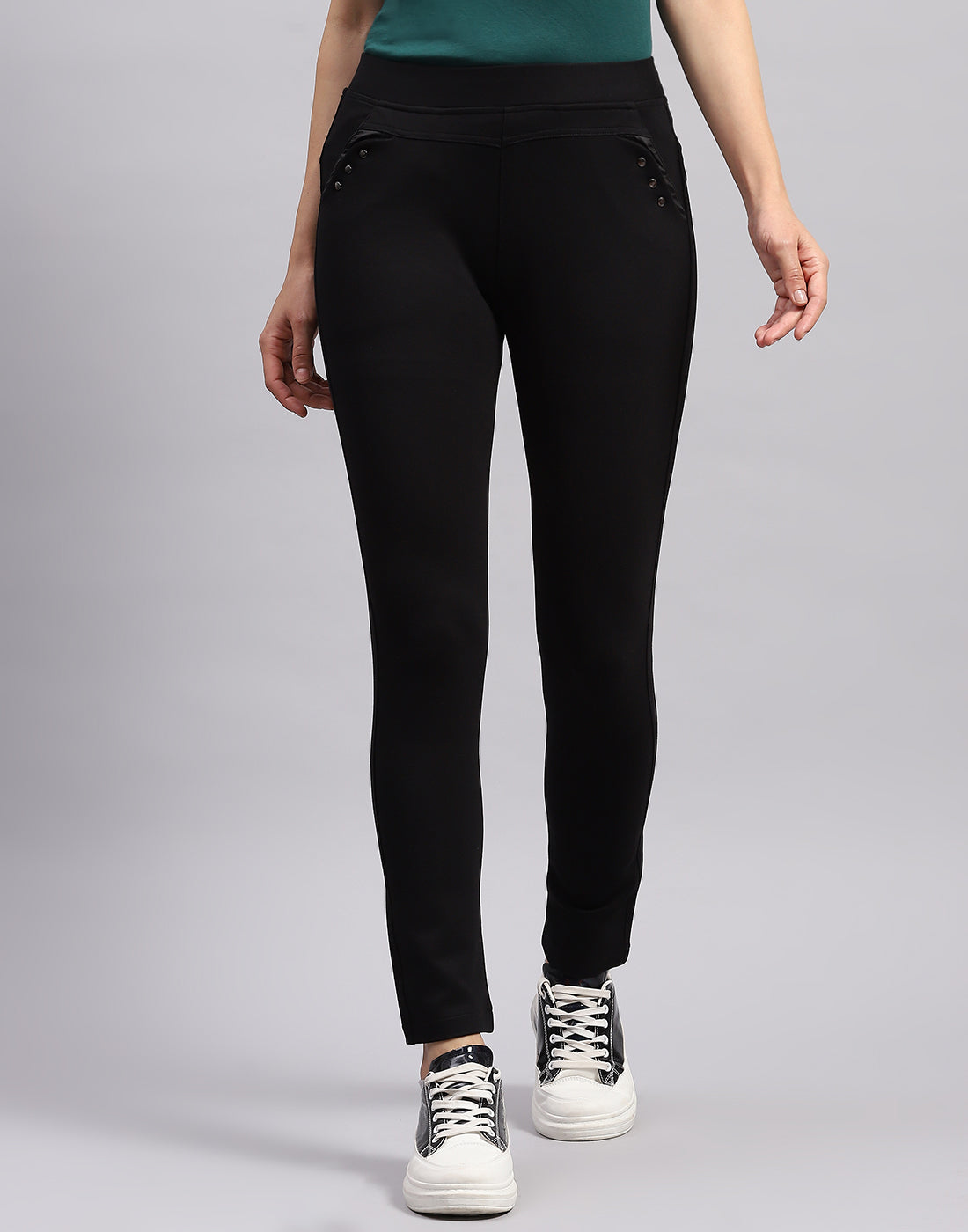 Women Black Solid Regular Fit Jegging