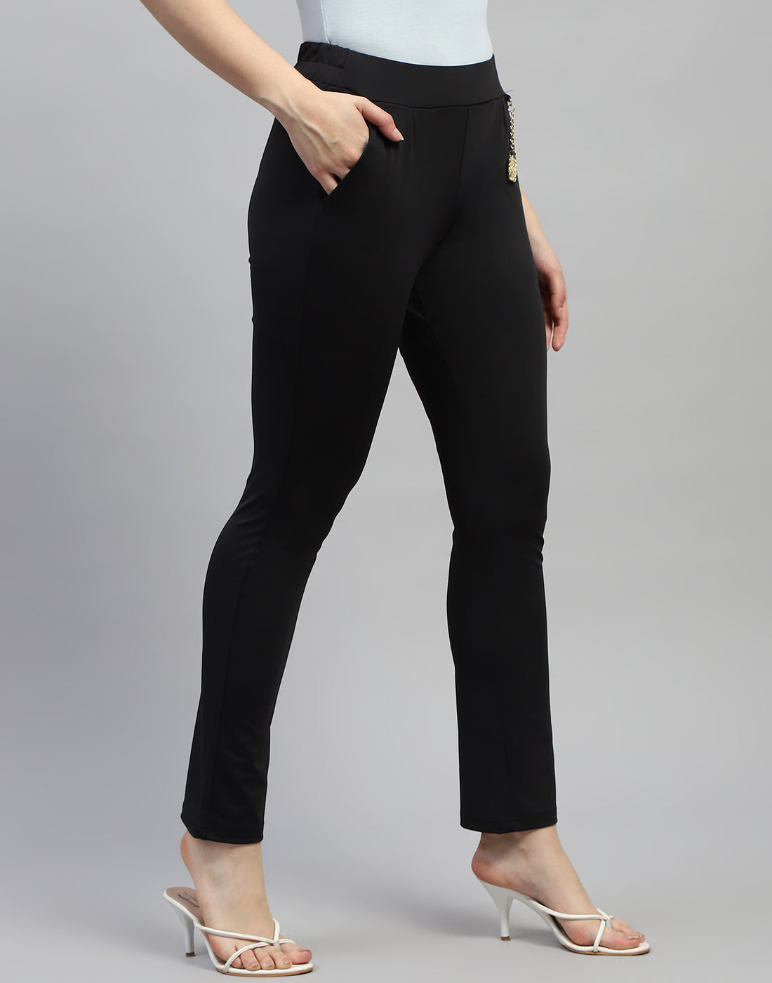 Women Black Solid Regular Fit Jegging