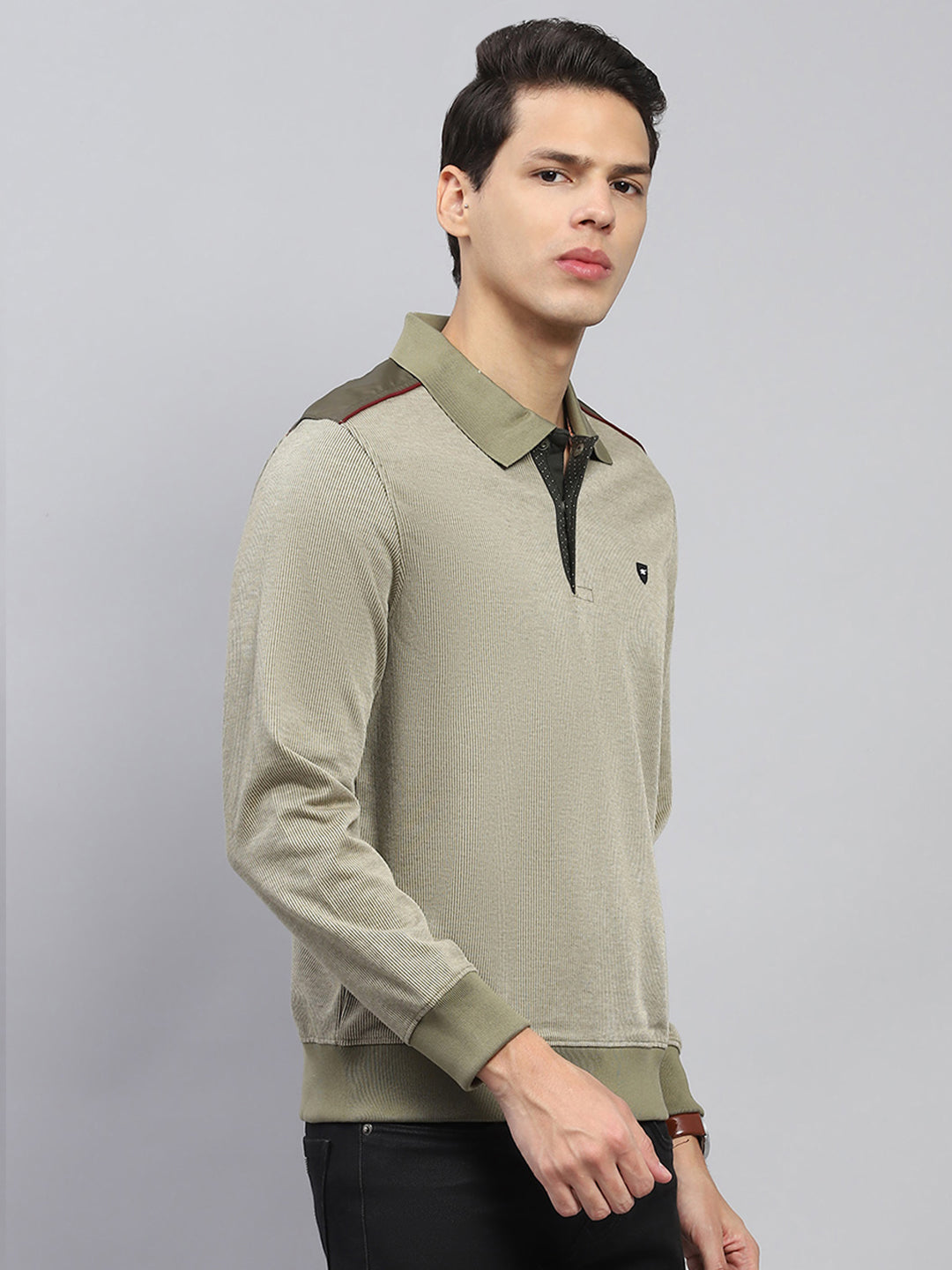 Men Olive Solid Collar Full Sleeve Winter T-Shirt