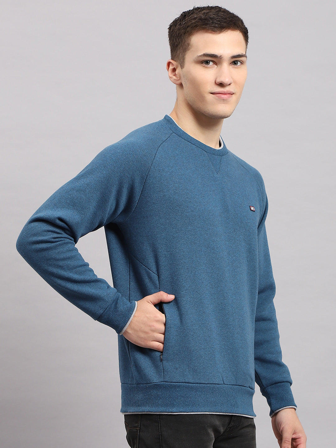 Men Blue Solid Round Neck Full Sleeve Sweatshirt