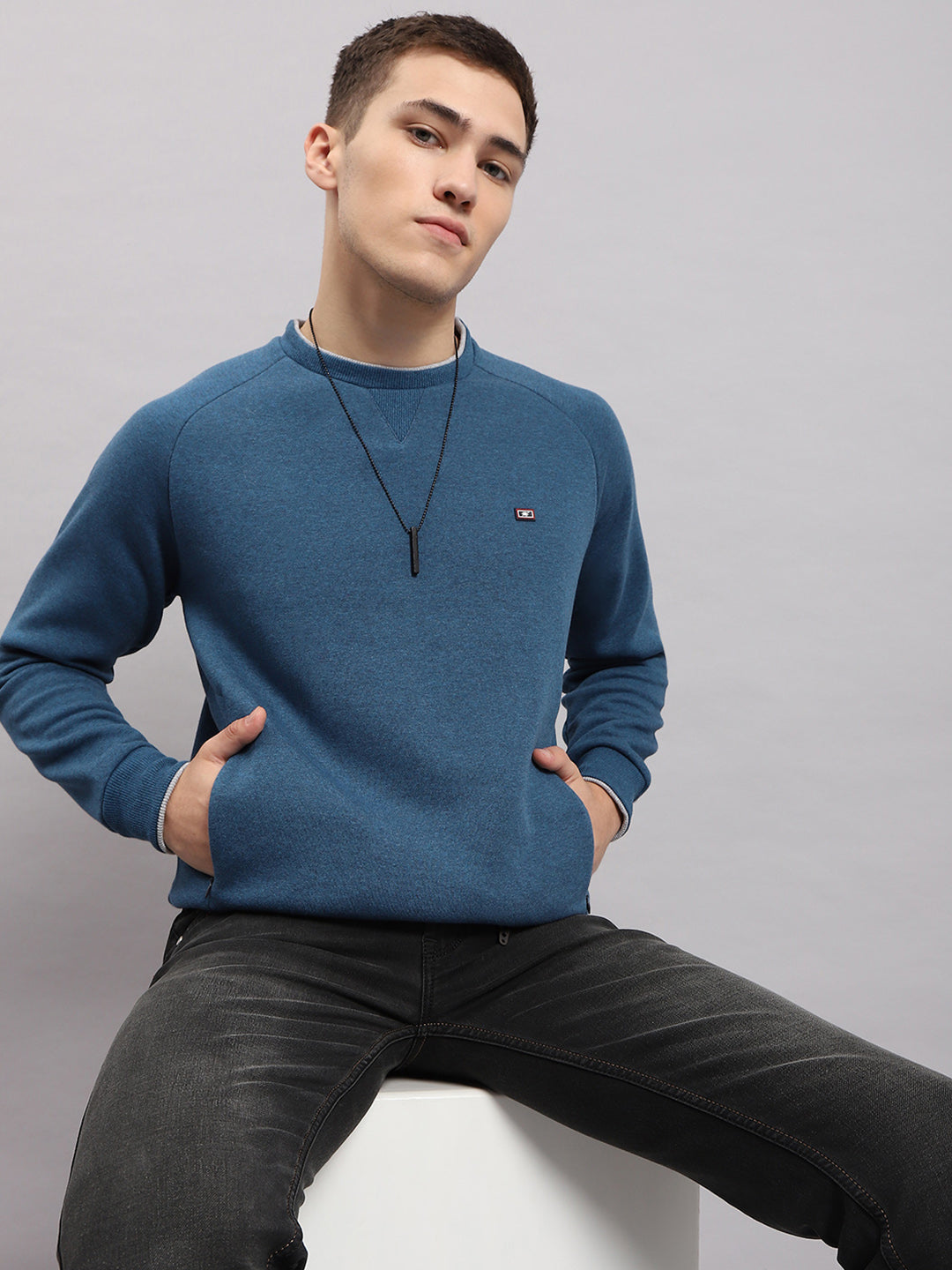 Men Blue Solid Round Neck Full Sleeve Sweatshirt