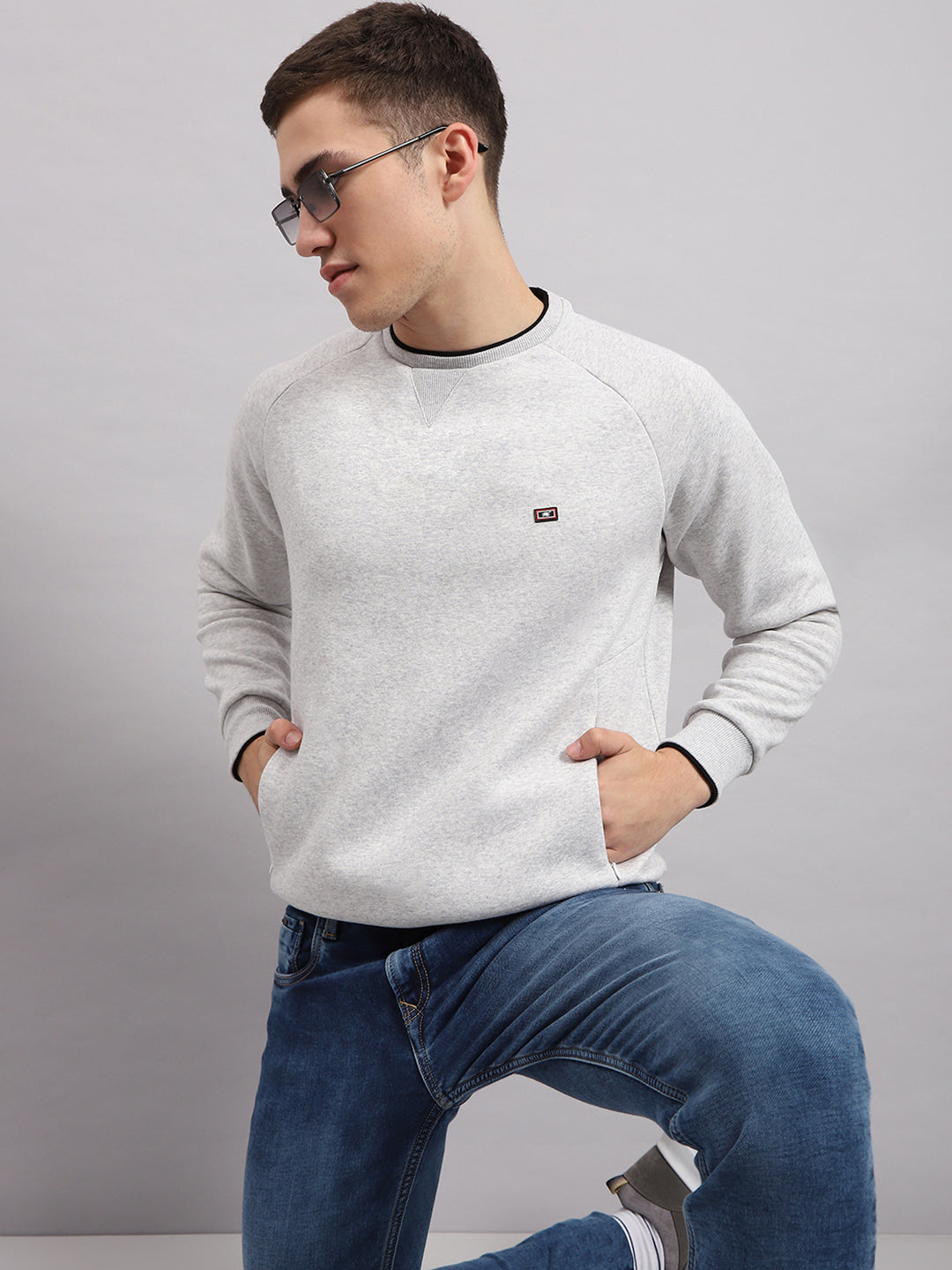 Men Grey Solid Round Neck Full Sleeve Sweatshirt