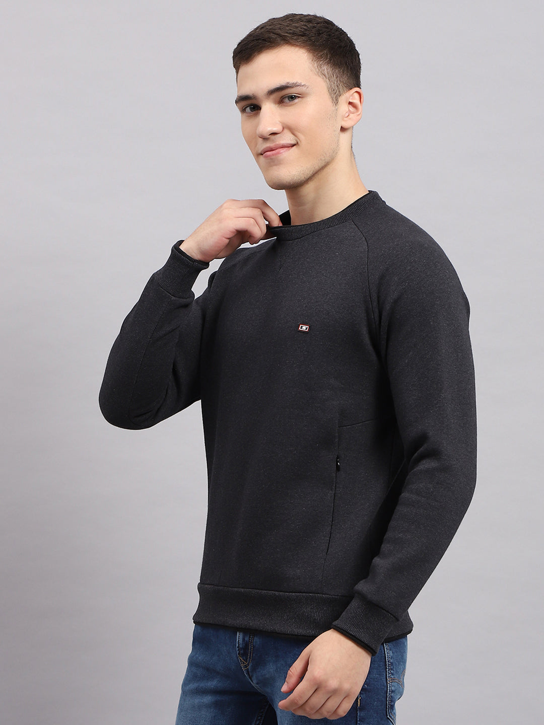 Men Black Solid Round Neck Full Sleeve Sweatshirt