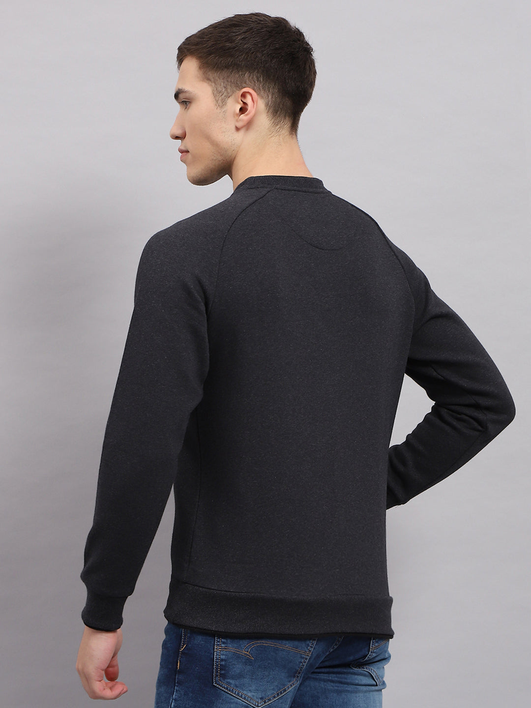 Men Black Solid Round Neck Full Sleeve Sweatshirt