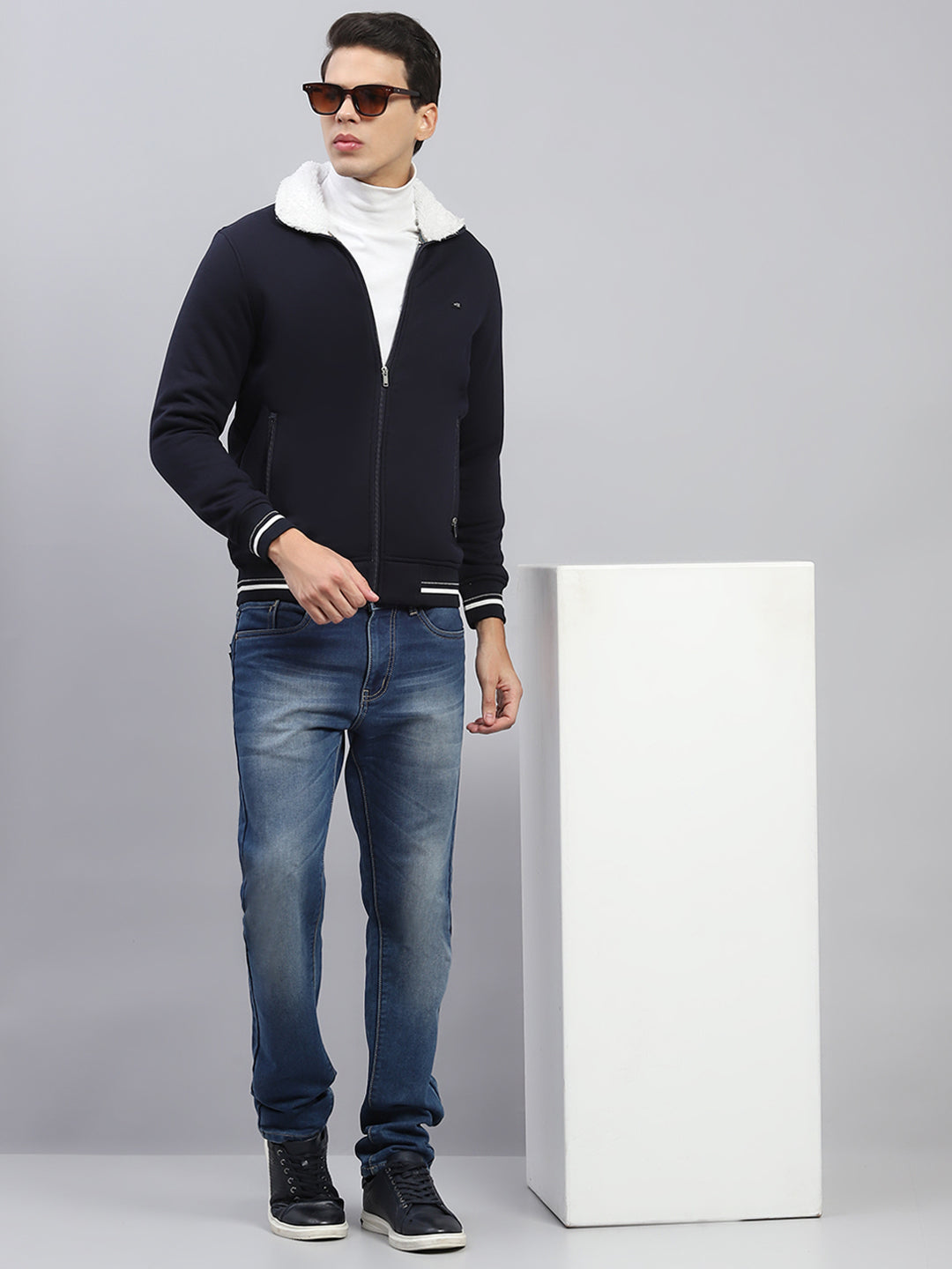 Men Navy Blue Solid Collar Full Sleeve Sweatshirt