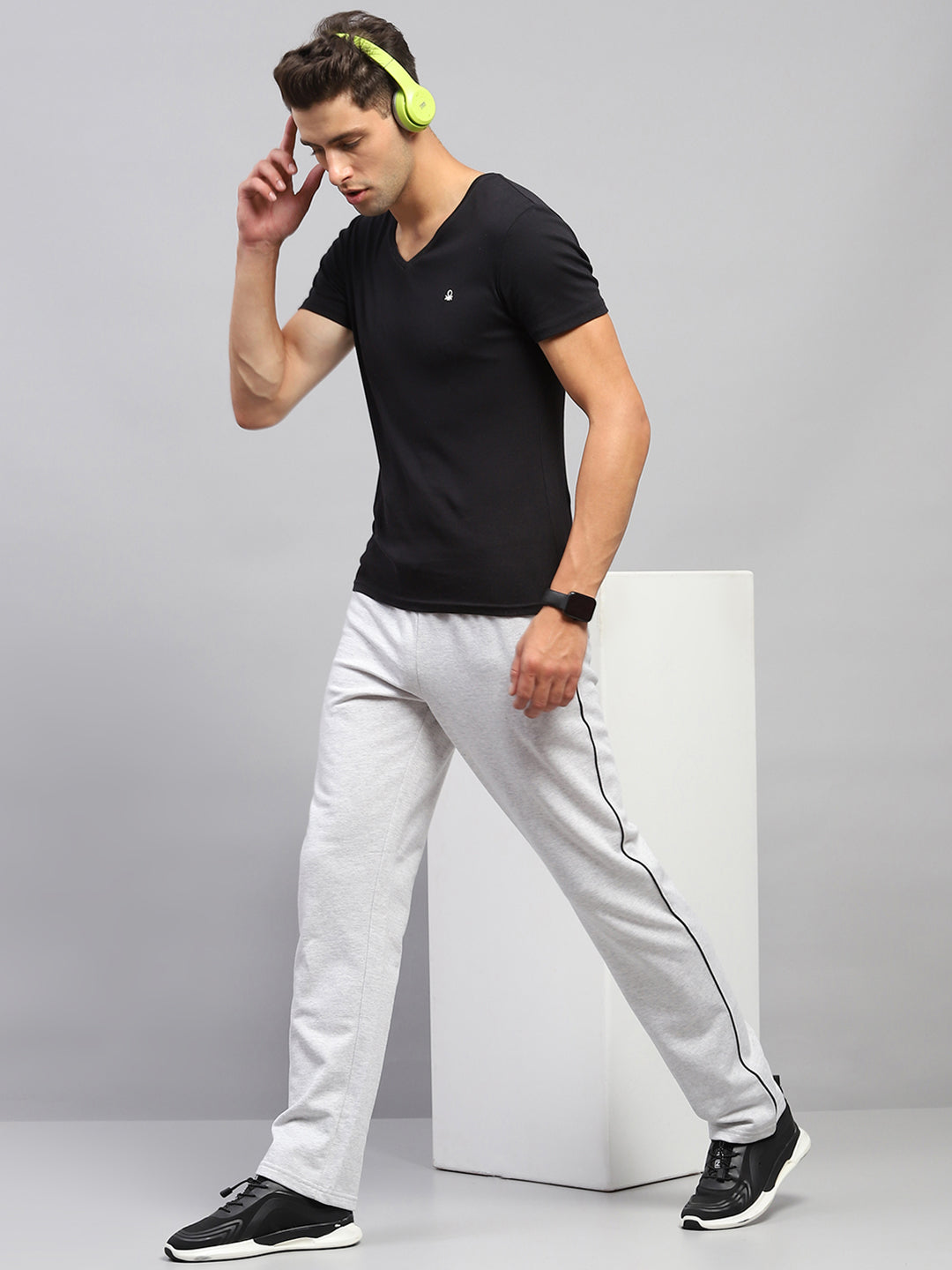 Men Beige Solid Regular Fit Lower