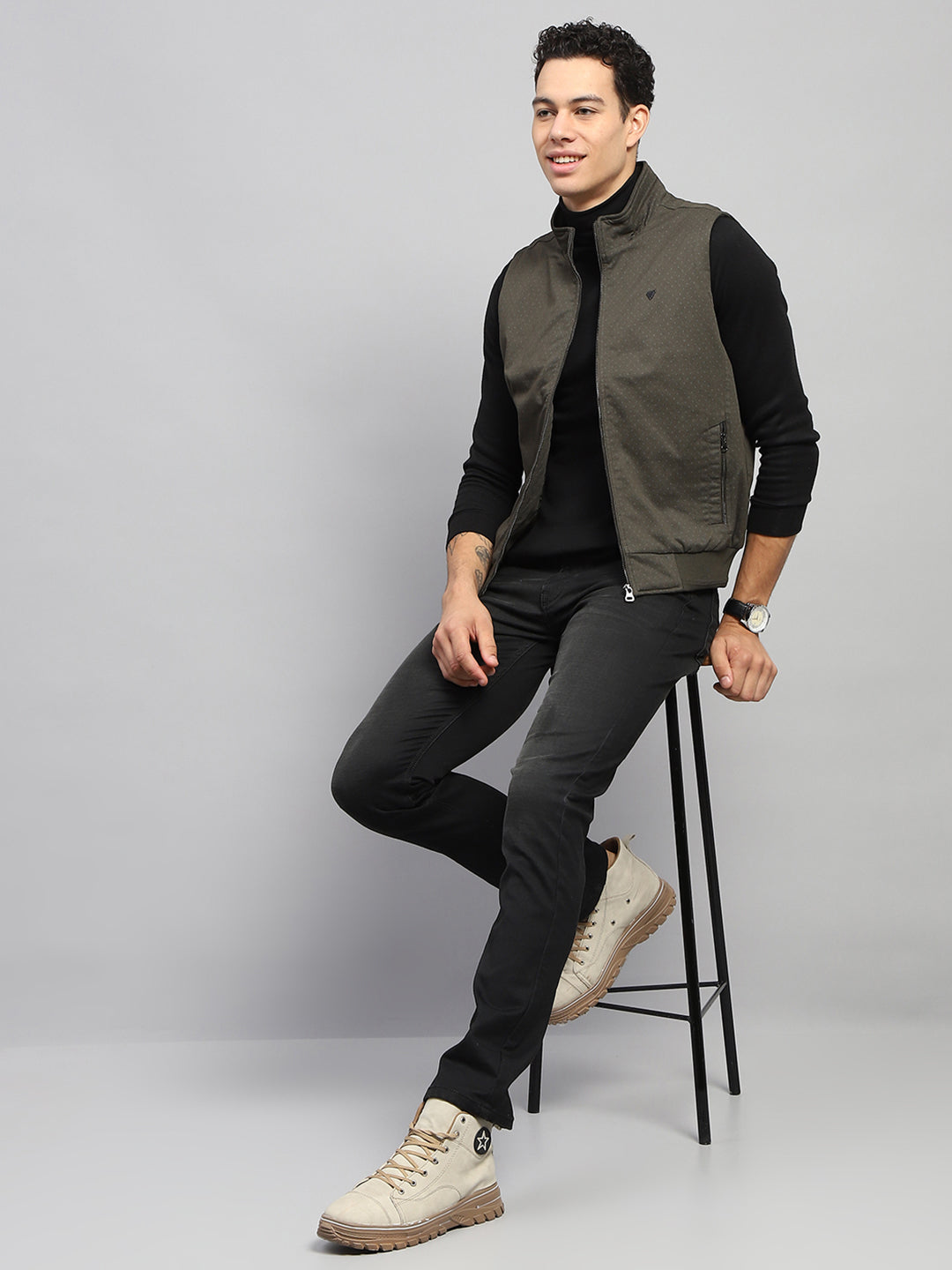 Men Olive Solid Mock Neck Sleeveless Jacket