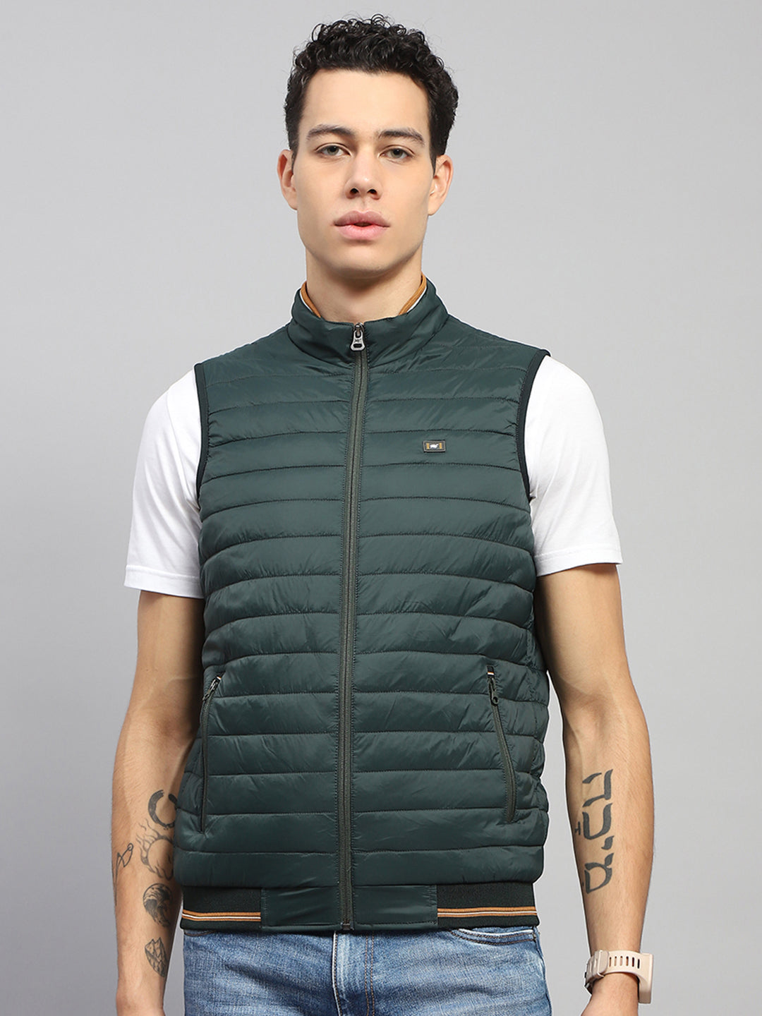 Men Green Solid Mock Neck Sleeveless Jacket