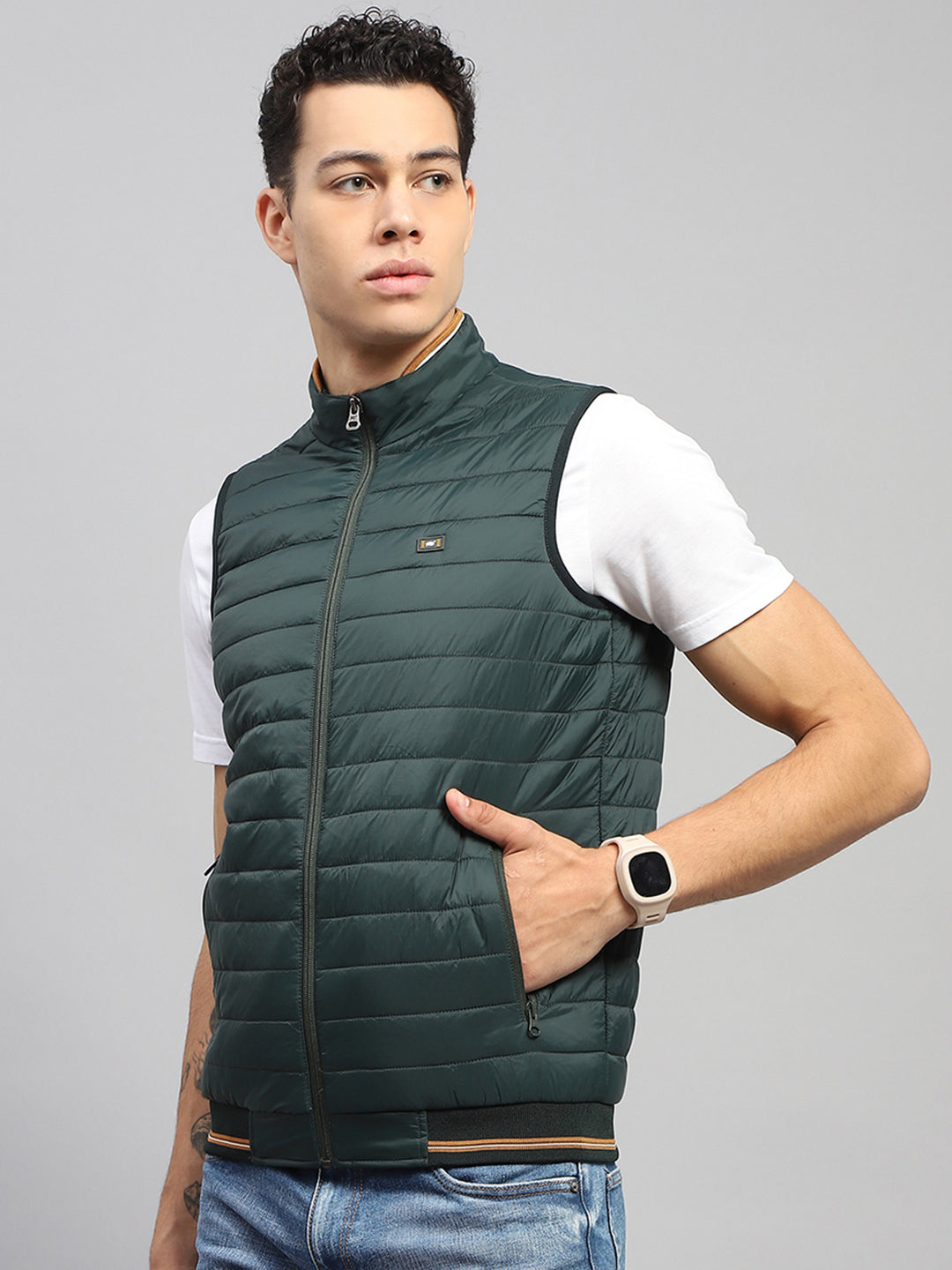 Men Green Solid Mock Neck Sleeveless Jacket