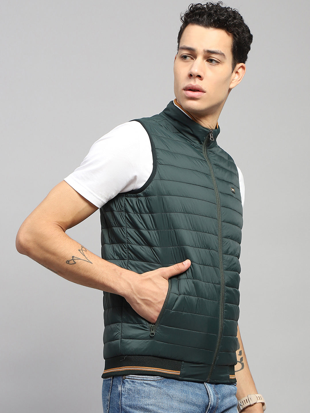 Men Green Solid Mock Neck Sleeveless Jacket