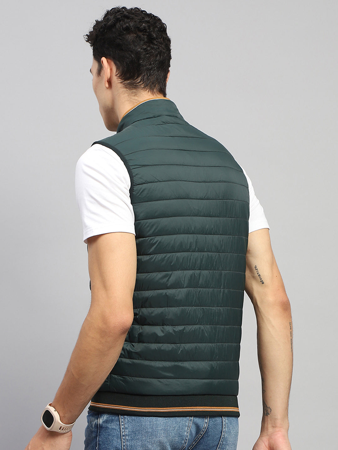 Men Green Solid Mock Neck Sleeveless Jacket