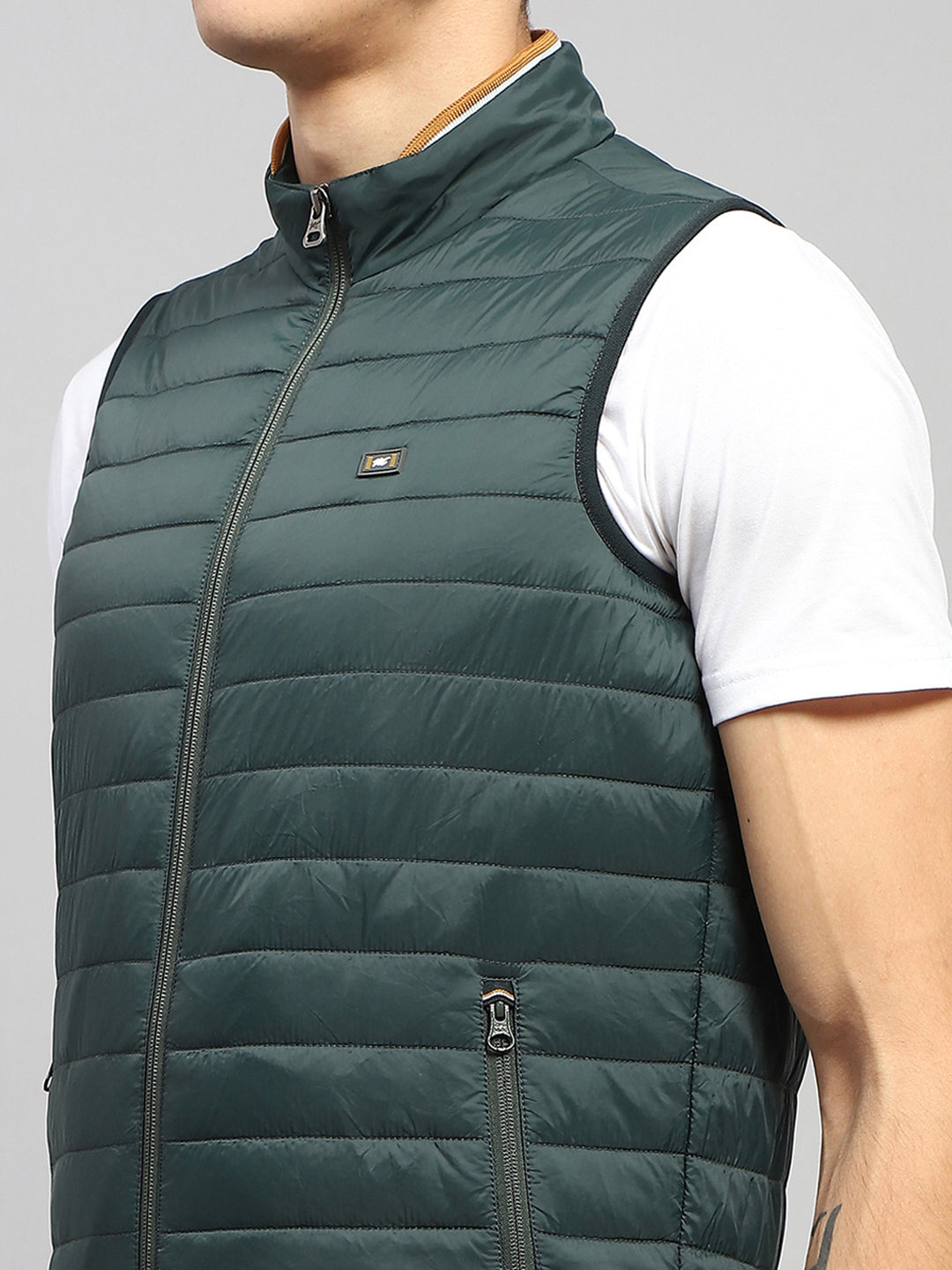 Men Green Solid Mock Neck Sleeveless Jacket