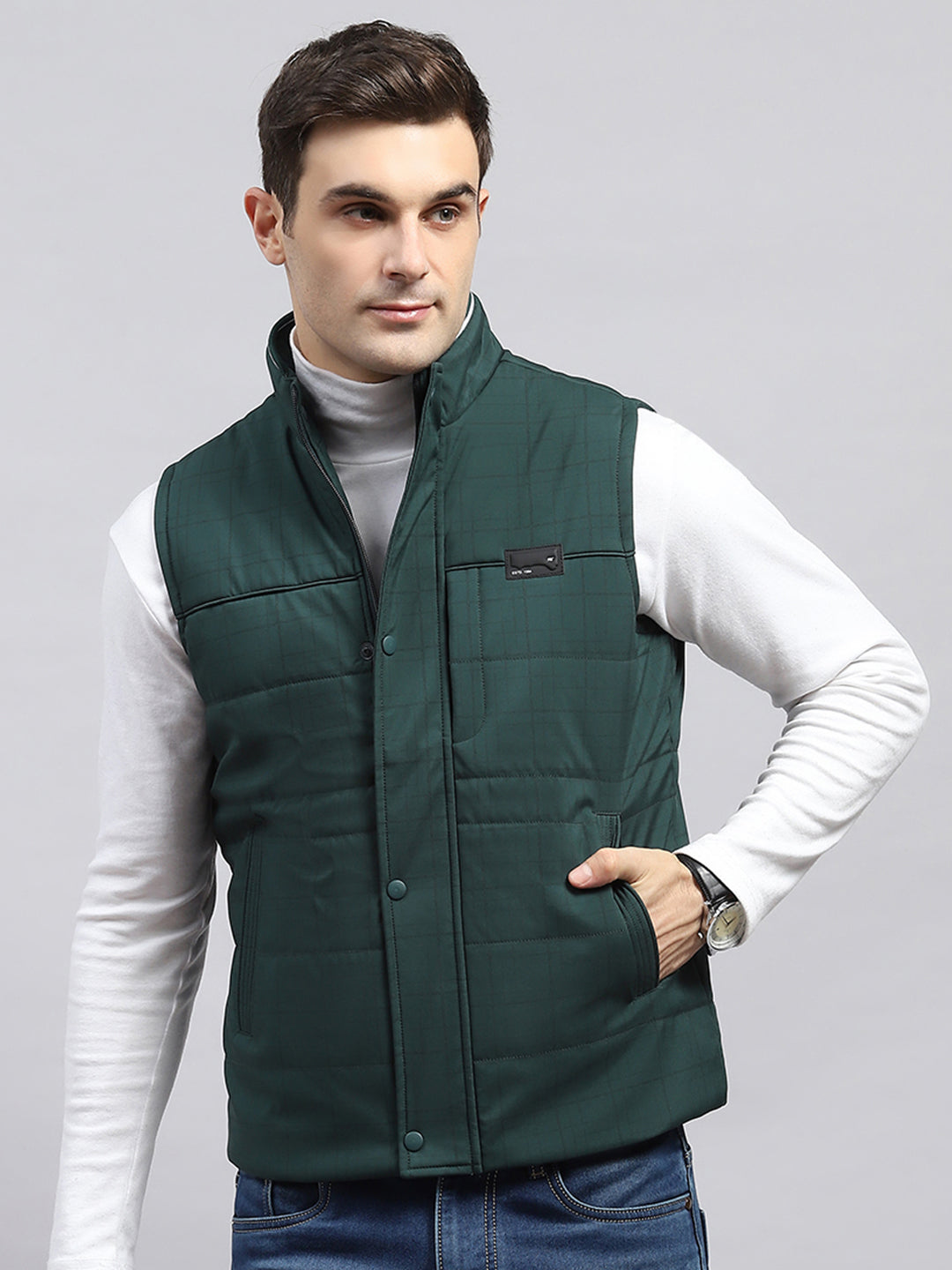 Men Green Solid Mock Neck Sleeveless Jacket