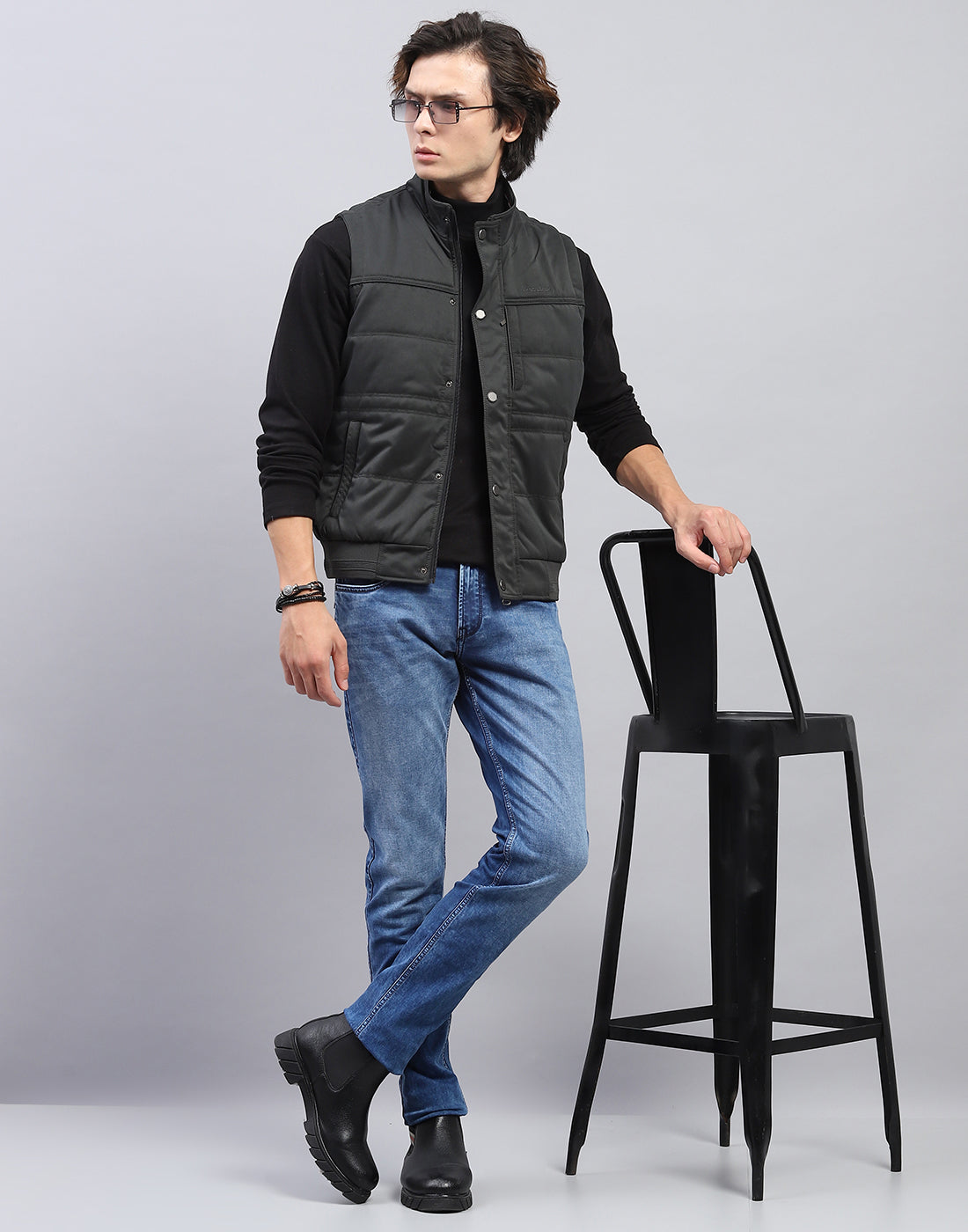 Men Black Solid Mock Neck Sleeveless Jacket