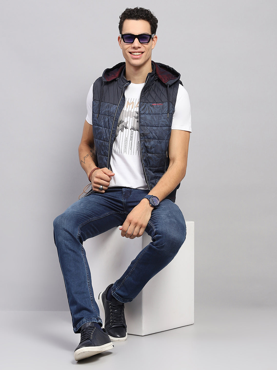 Men Blue Solid Hooded Sleeveless Jacket