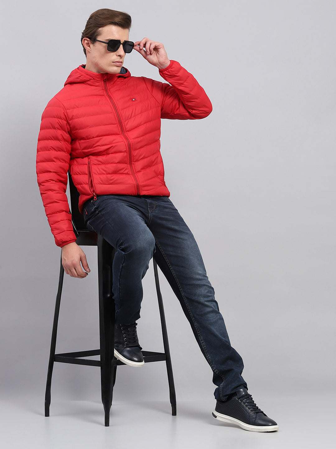 Men Red Solid Detachable Hood Full Sleeve Jacket