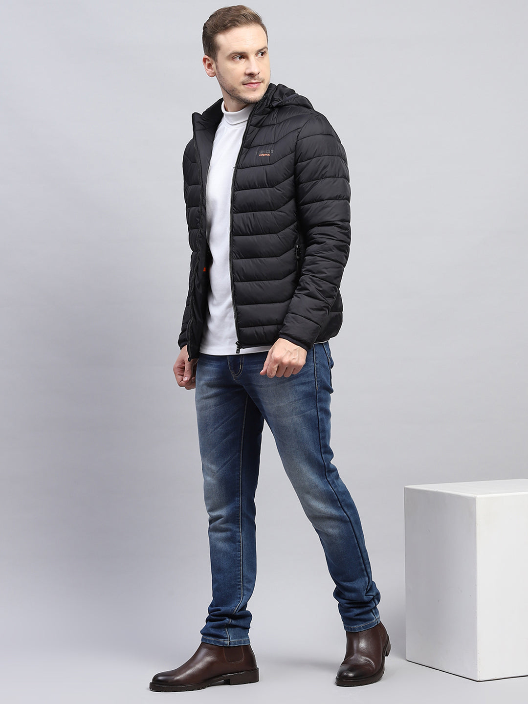 Men Black Solid Hooded Full Sleeve Jacket