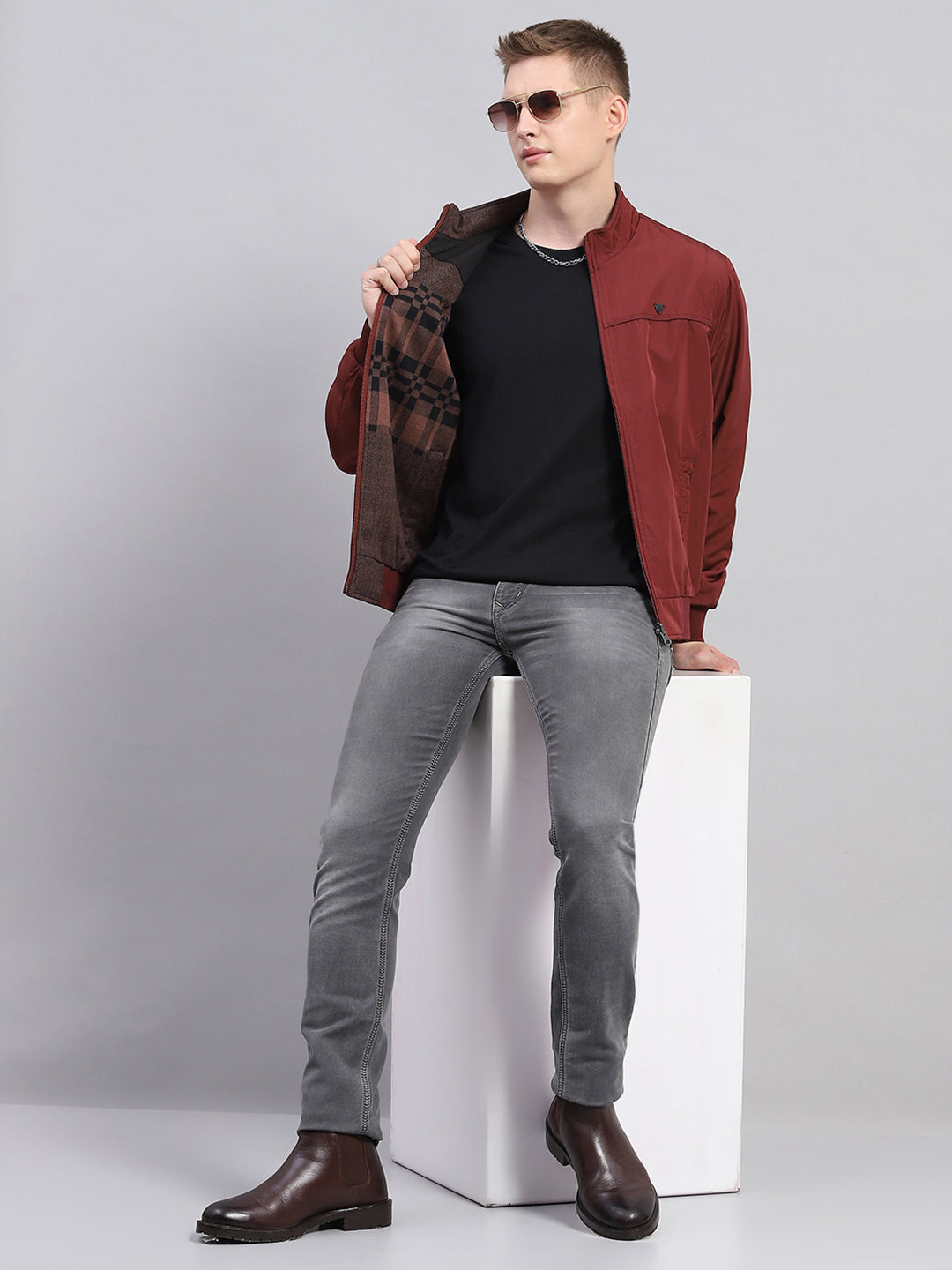 Men Maroon Solid Mock Neck Full Sleeve Jacket