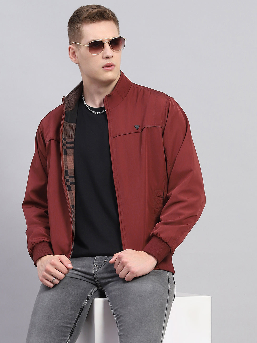 Men Maroon Solid Mock Neck Full Sleeve Jacket