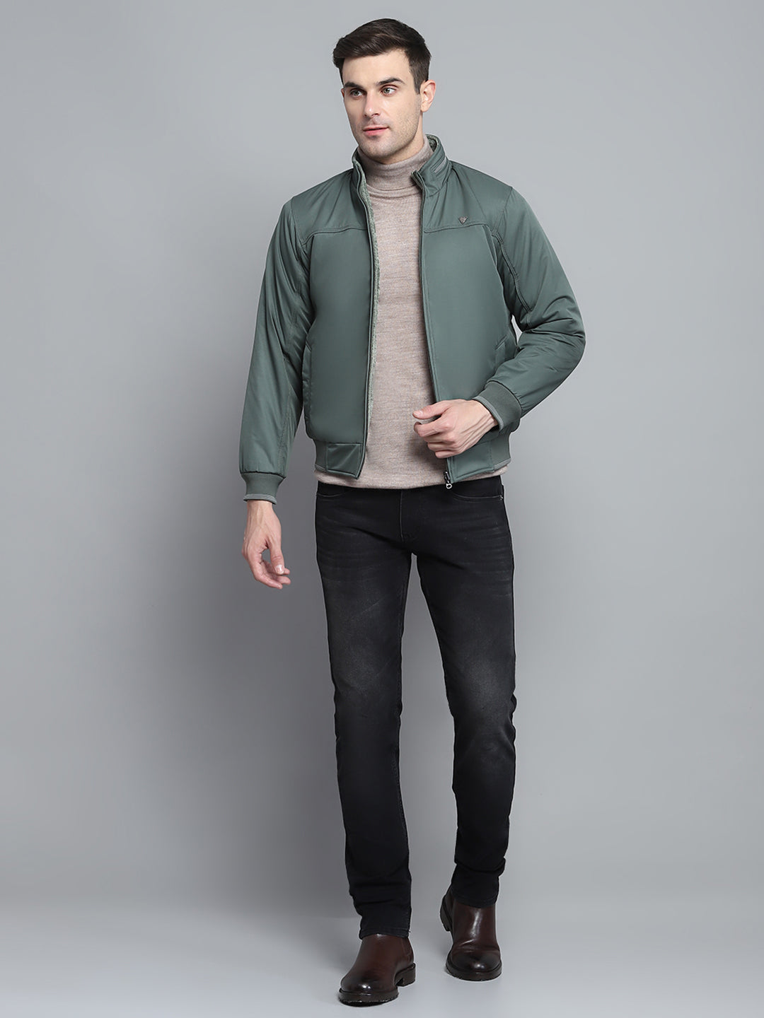 Men Green Solid Mock Neck Full Sleeve Jacket