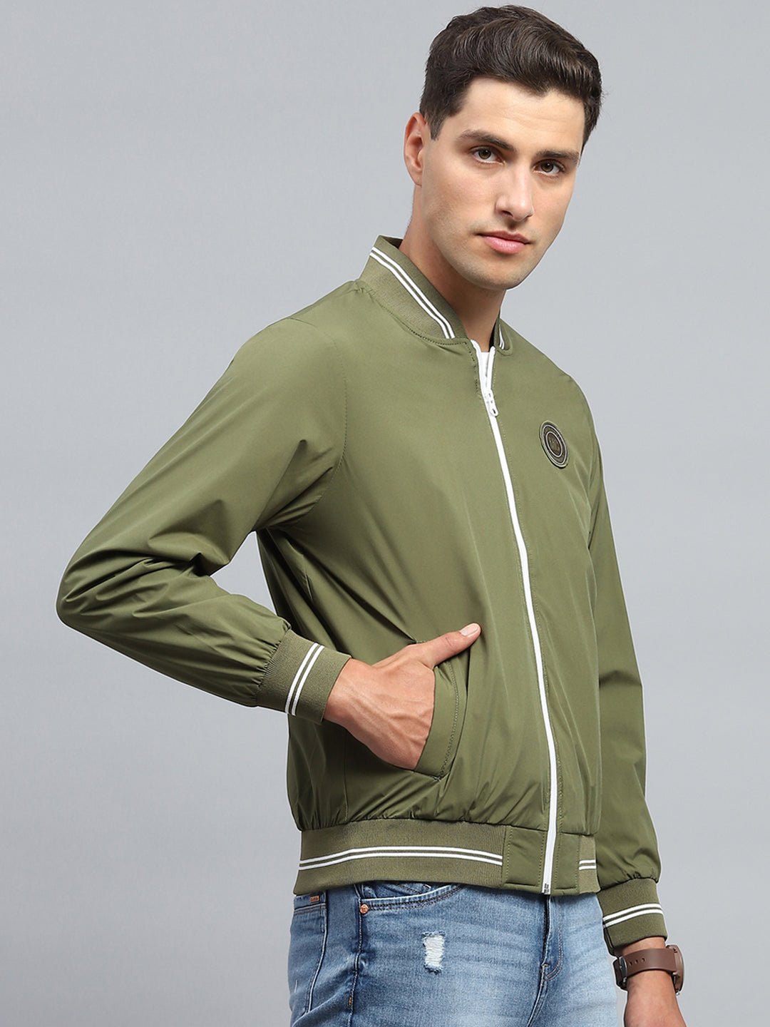 Men Green Solid Mock Neck Full Sleeve Jacket