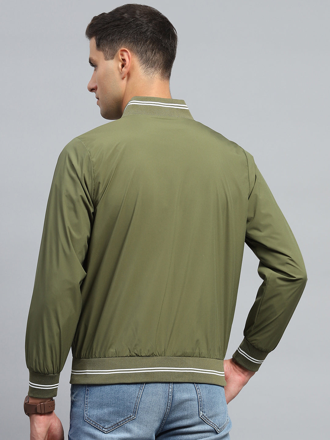 Men Green Solid Mock Neck Full Sleeve Jacket