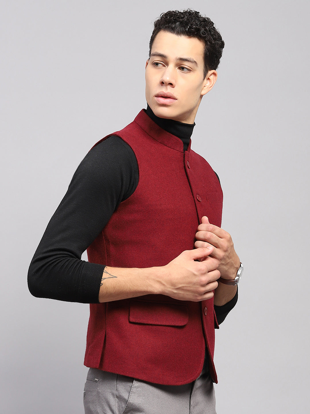 Men Maroon Solid Band Collar Sleeveless Jacket