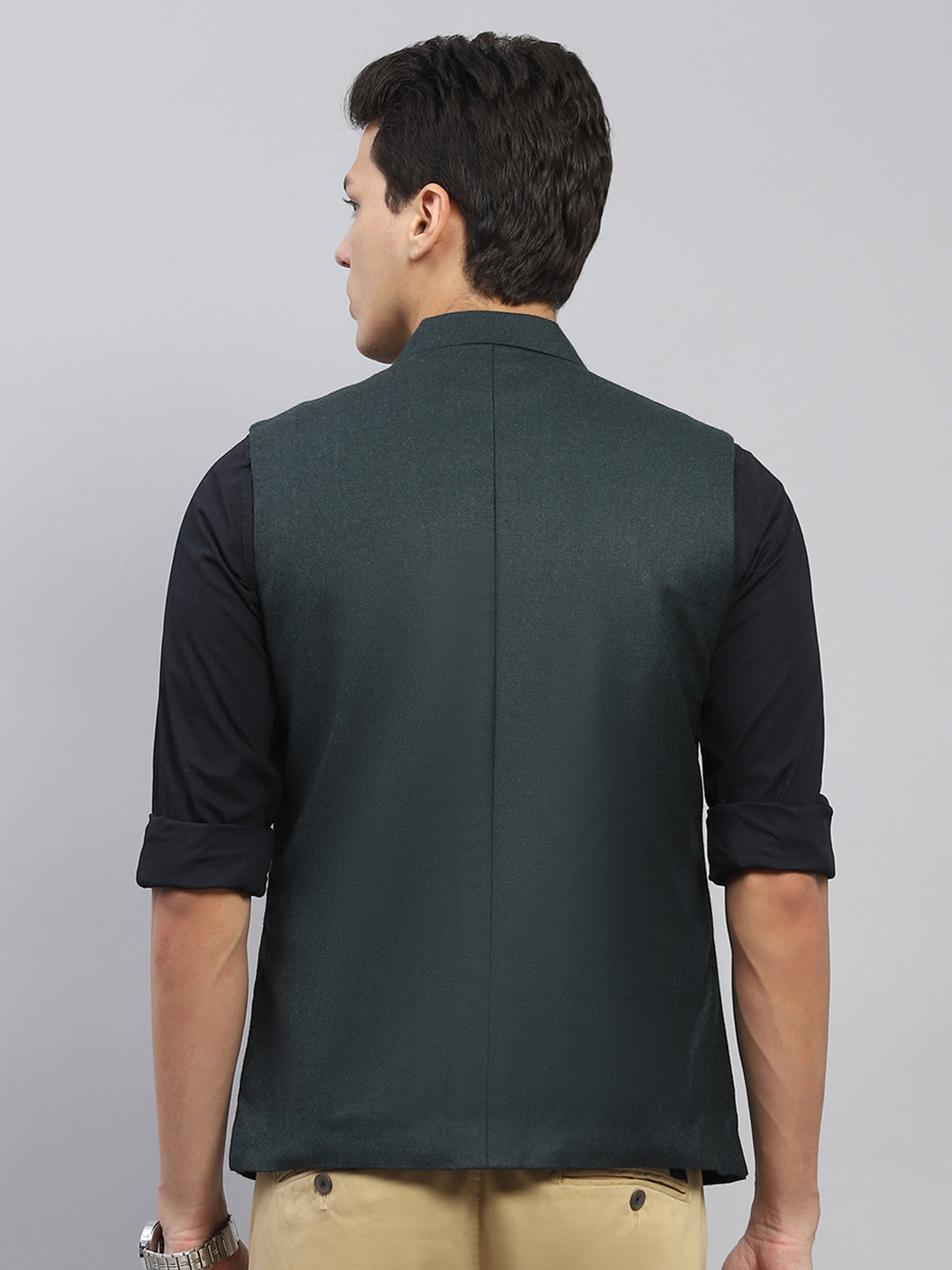 Men Green Solid Mock Neck Sleeveless Jacket