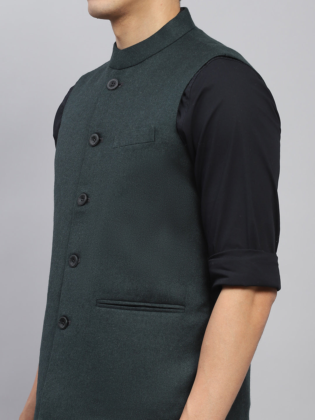 Men Green Solid Mock Neck Sleeveless Jacket