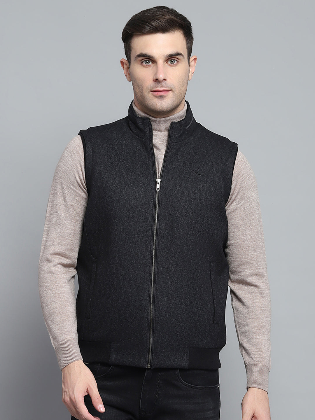 Men Black Solid Mock Neck Sleeveless Jacket