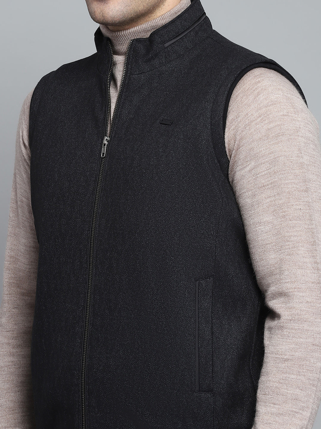 Men Black Solid Mock Neck Sleeveless Jacket