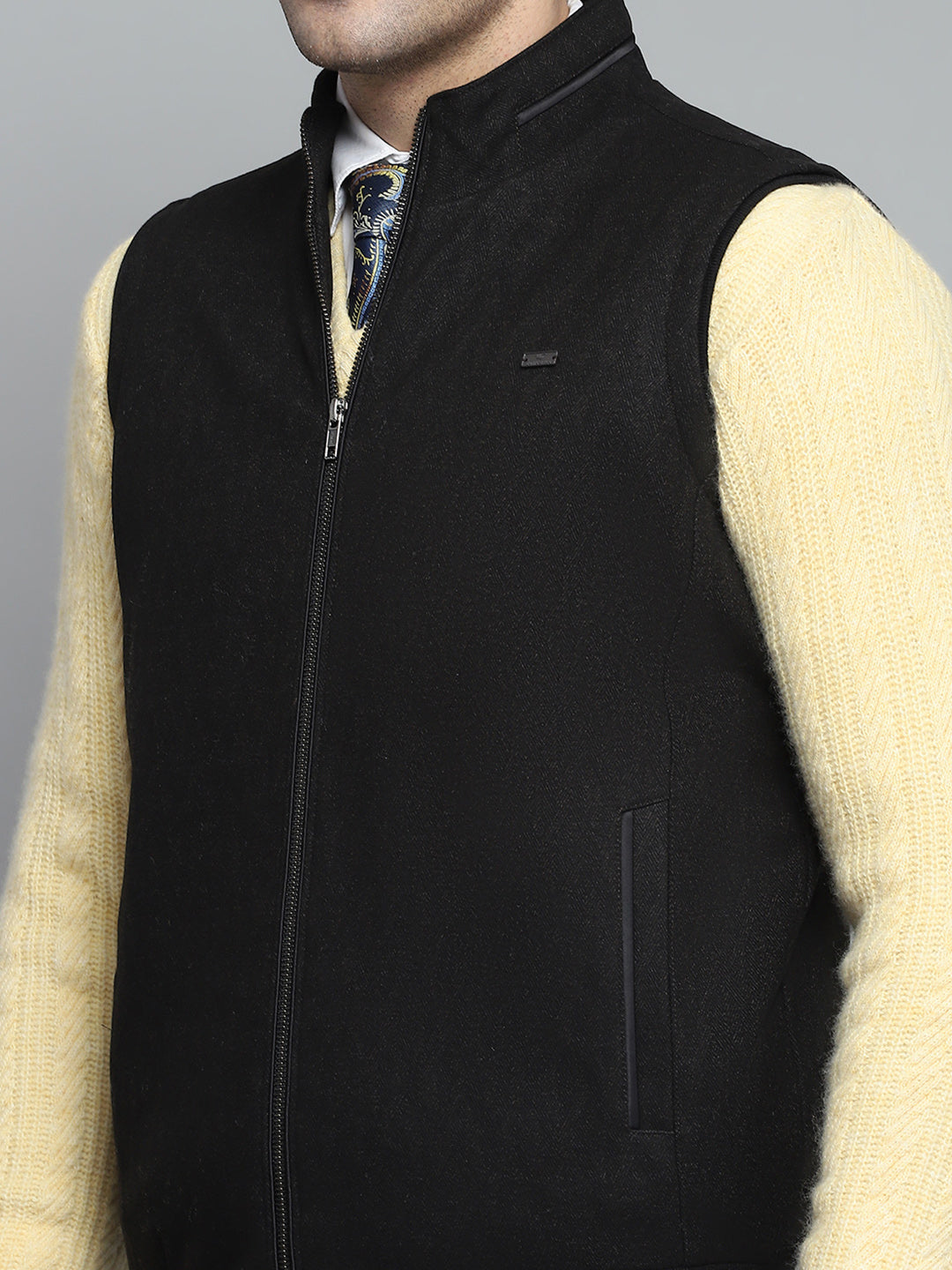 Men Black Solid Mock Neck Sleeveless Jacket