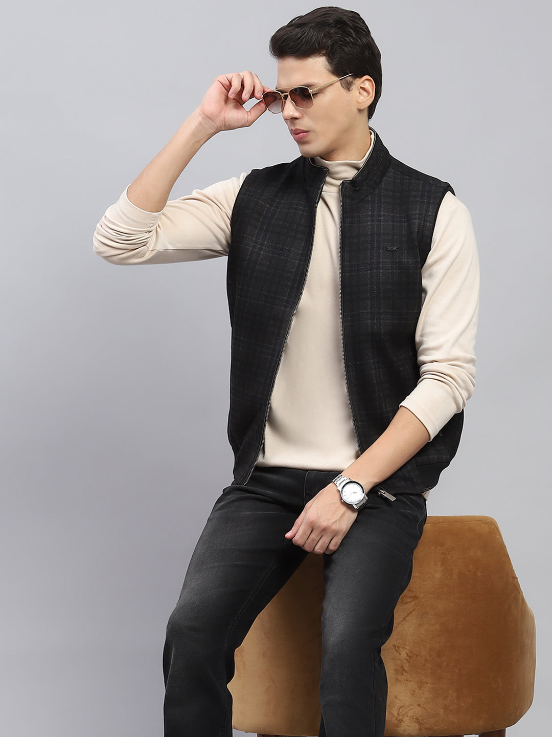 Men Navy Blue Check Mock Neck Sleeveless Jacket