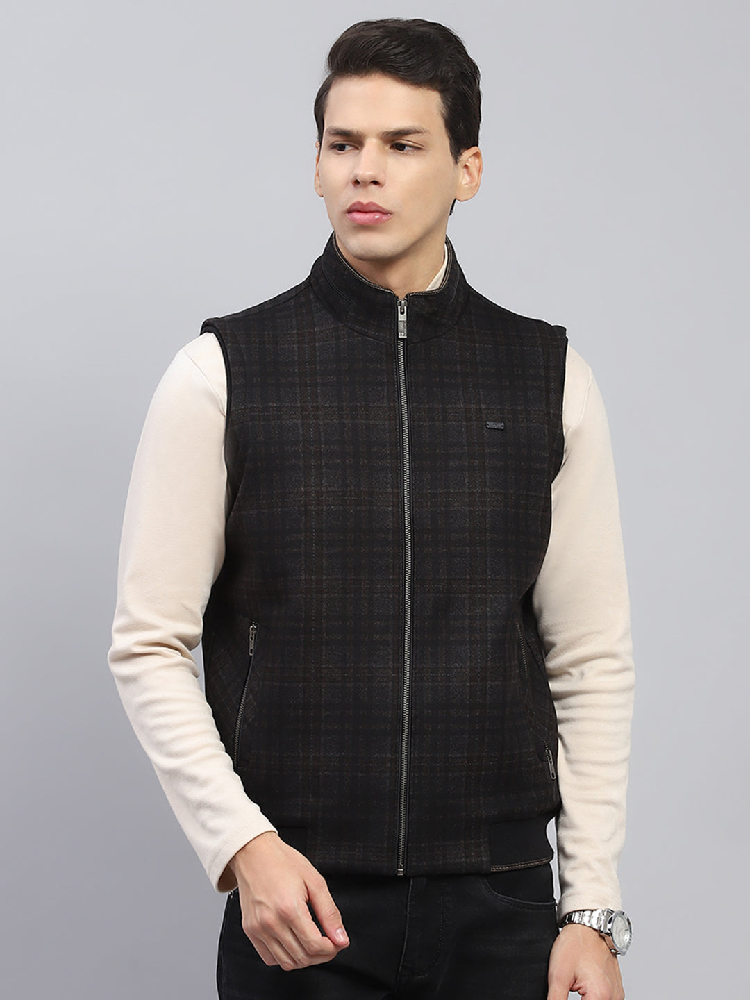 Men Black Check Mock Neck Sleeveless Jacket