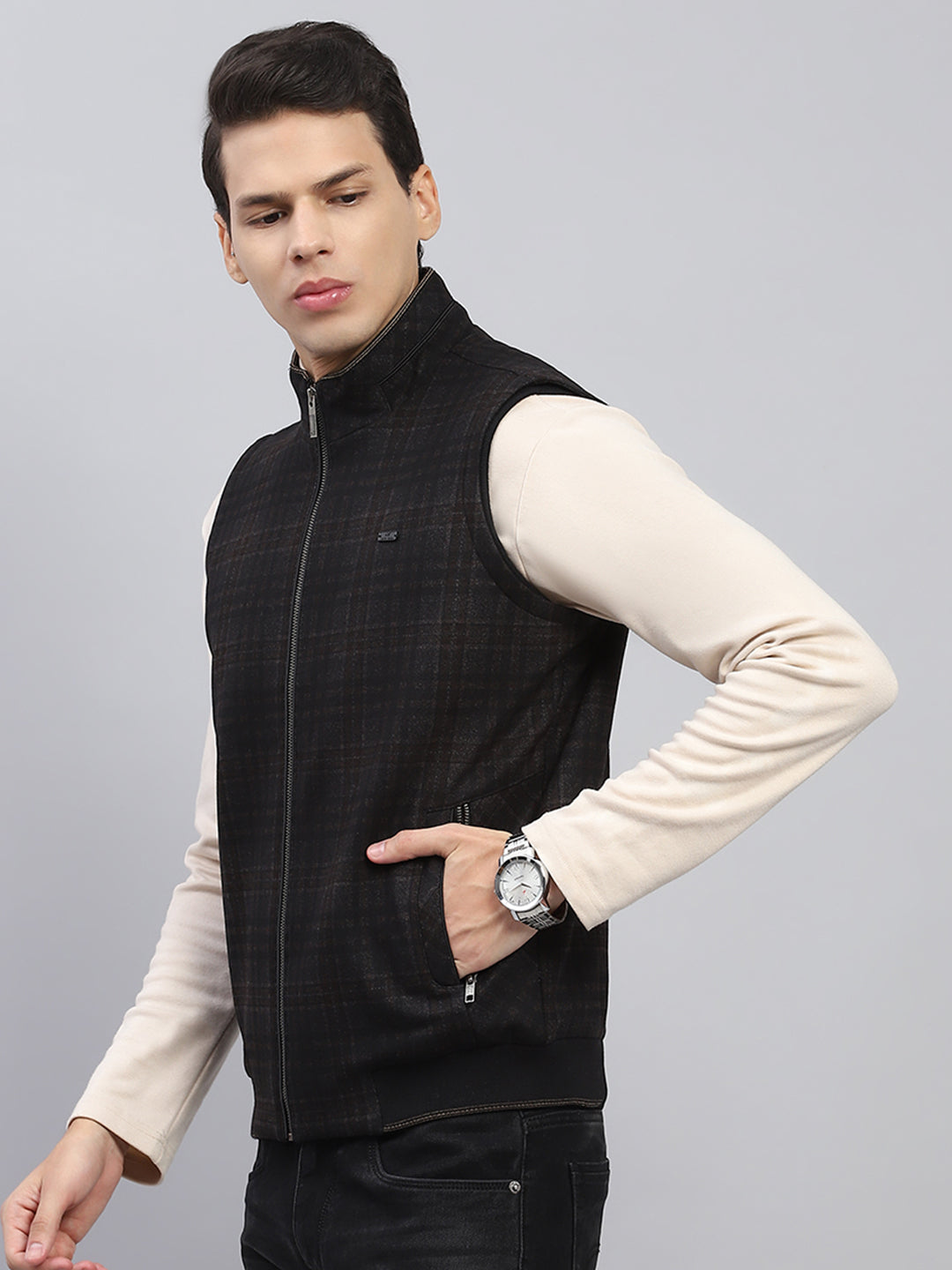 Men Black Check Mock Neck Sleeveless Jacket