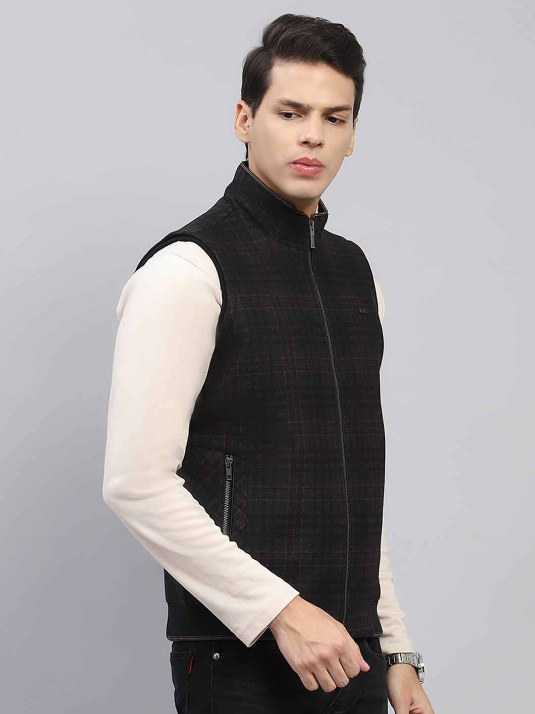 Men Black Check Mock Neck Sleeveless Jacket