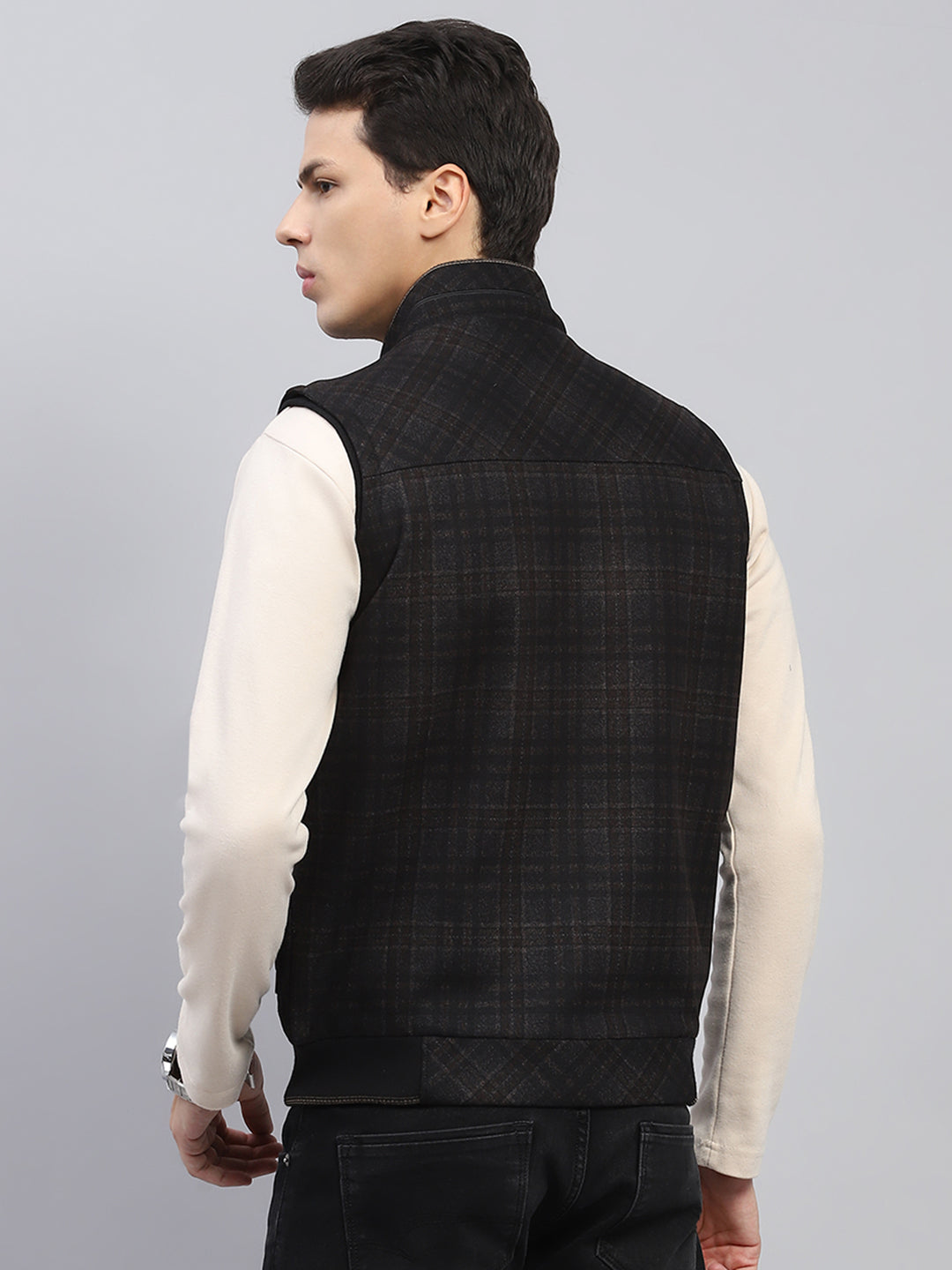 Men Black Check Mock Neck Sleeveless Jacket