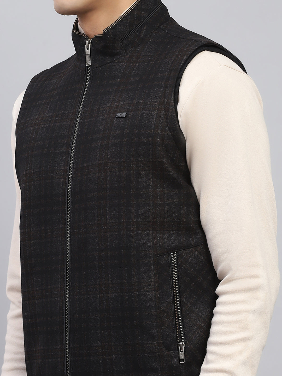 Men Black Check Mock Neck Sleeveless Jacket