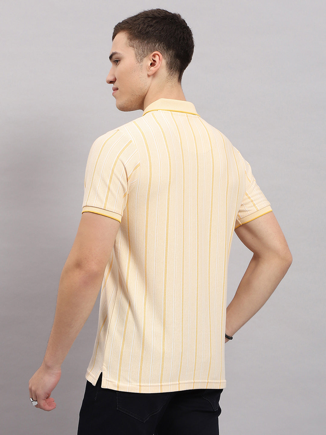 Men Yellow Stripe Collar Half Sleeve T-Shirt