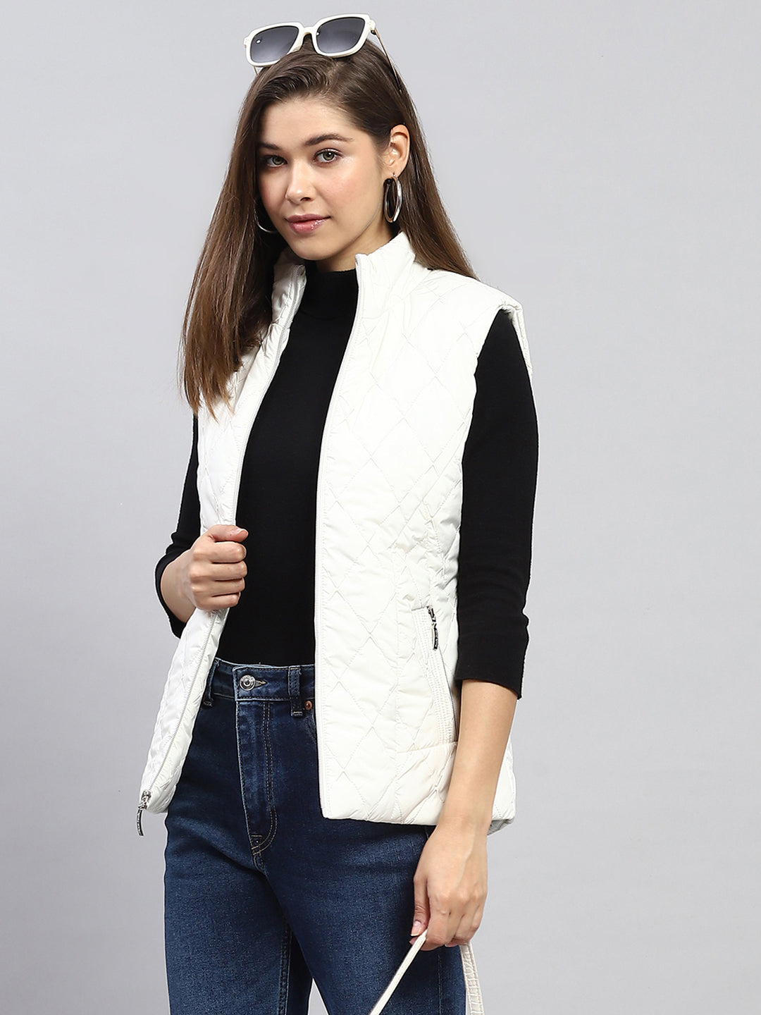 Women White Embroidered Mock Neck Sleeveless Jacket