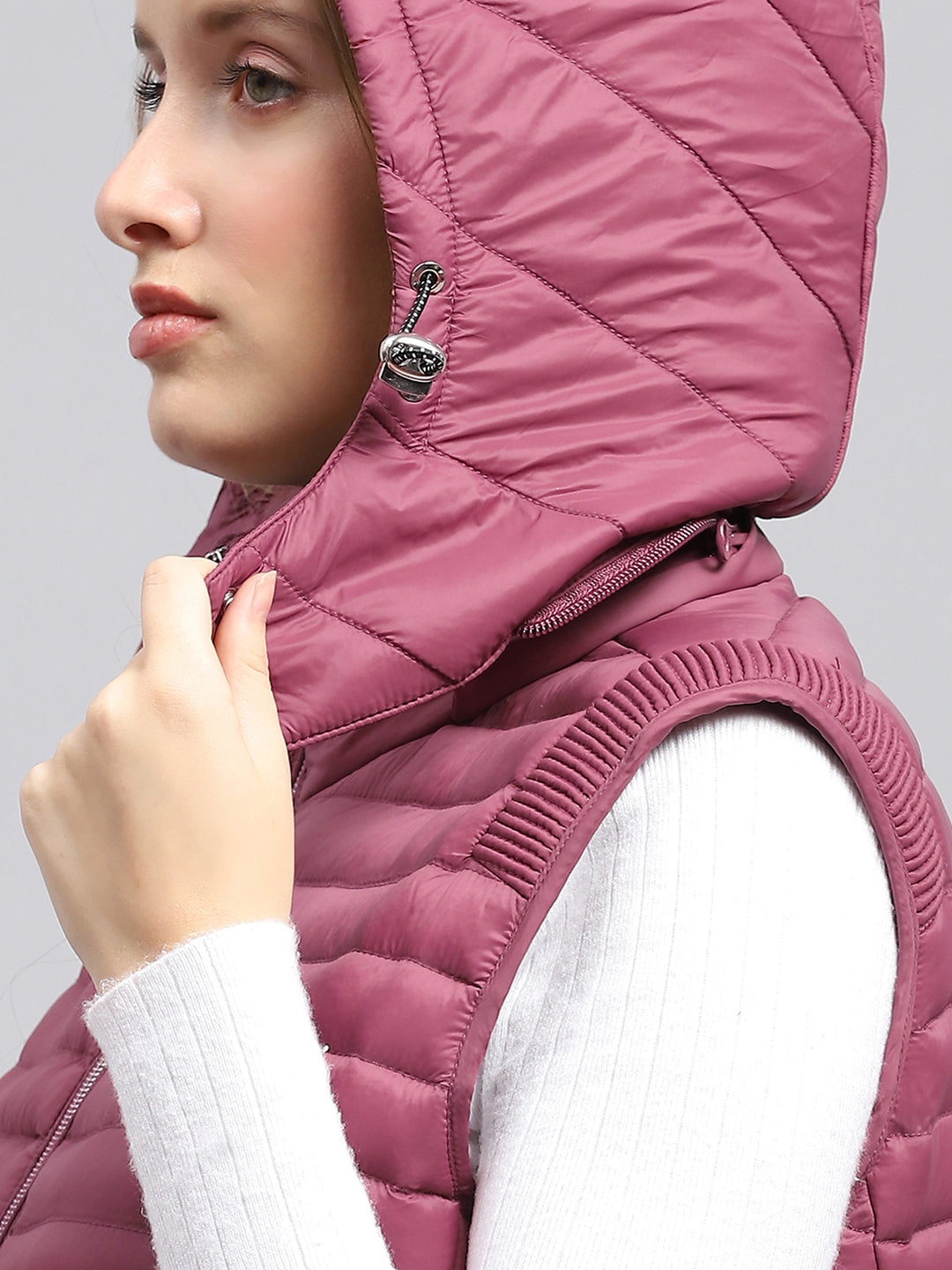 Women Burgundy Solid Detachable Hood Sleeveless Jacket