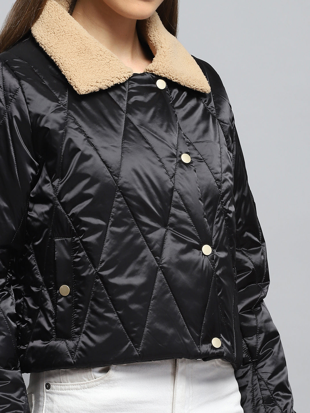 Women Black Solid Collar Full Sleeve Jacket