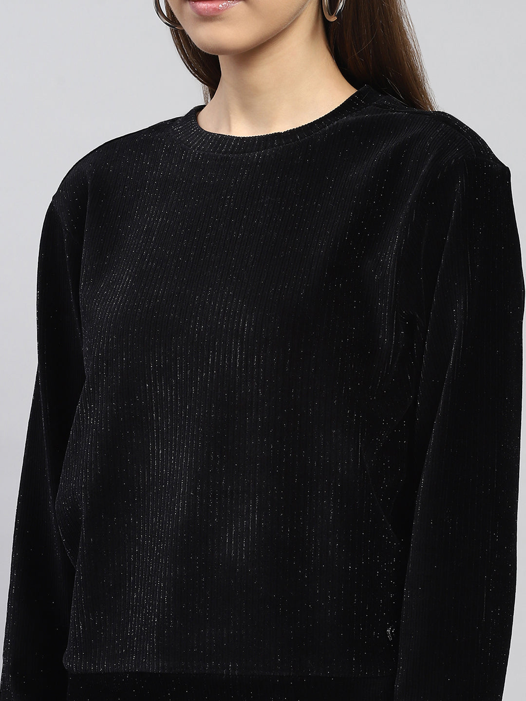 Women Black Solid Round Neck Full Sleeve Sweatshirt