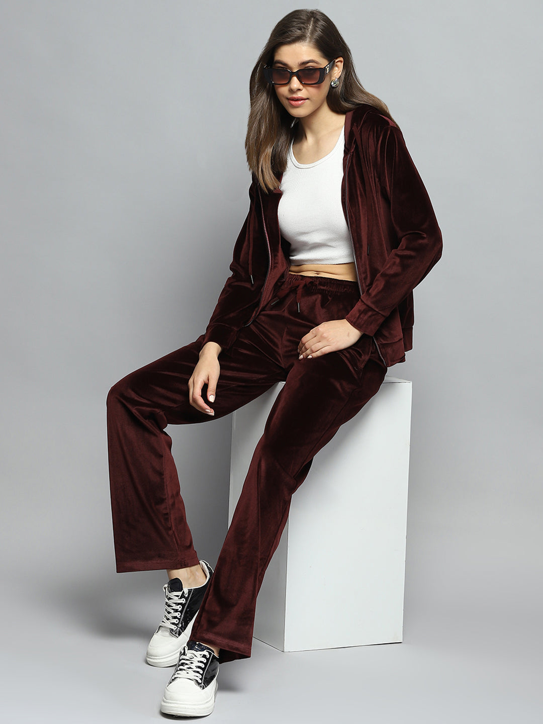 Women Maroon Solid Hooded Full Sleeve Tracksuit