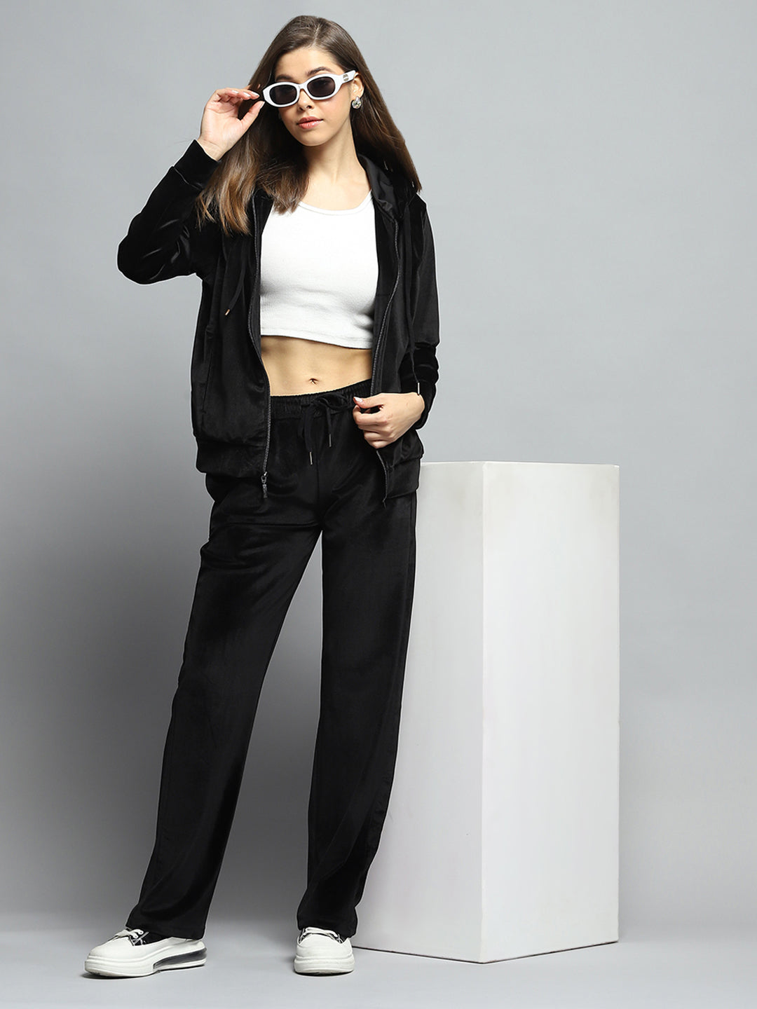 Women Black Solid Hooded Full Sleeve Tracksuit