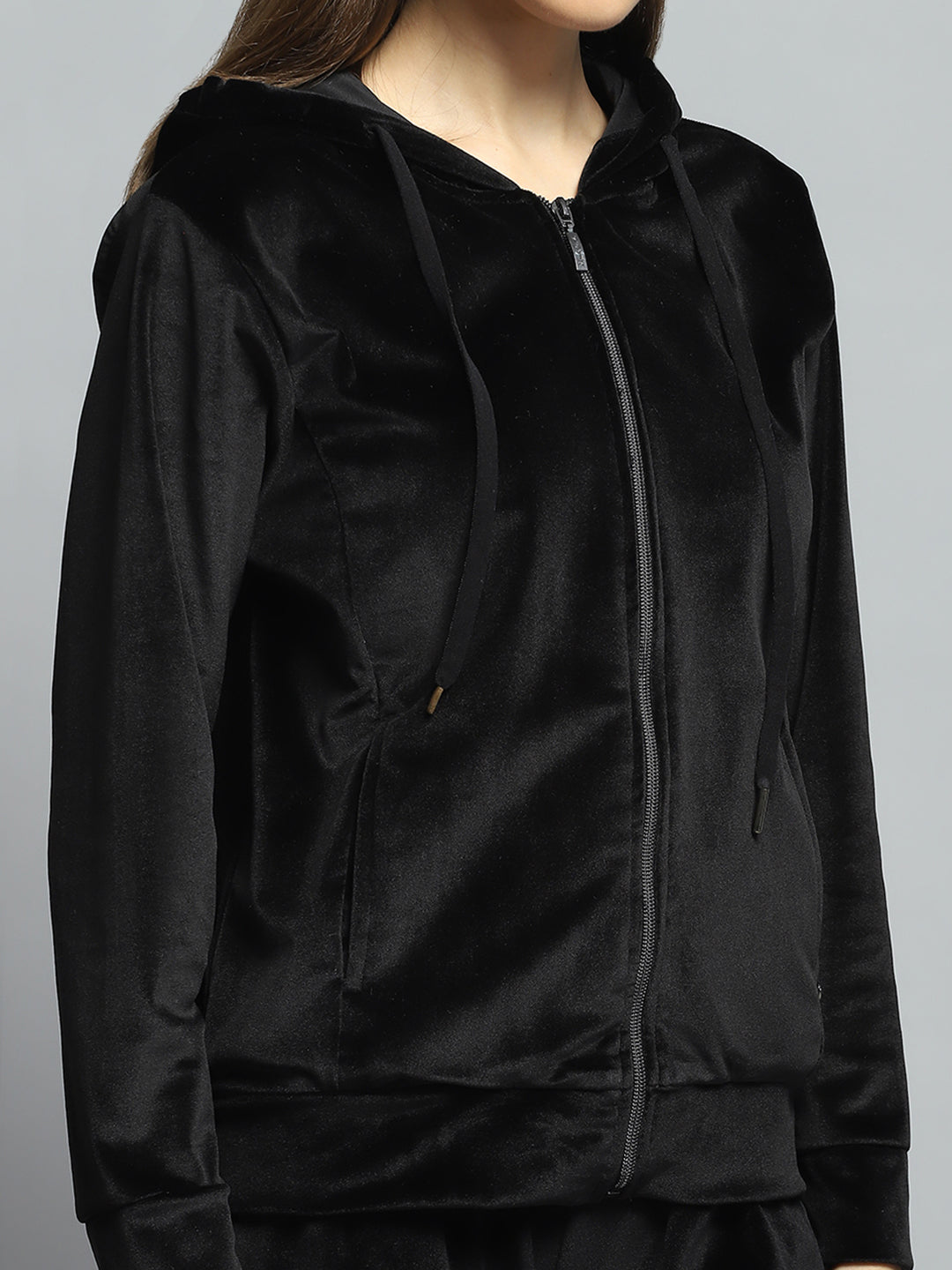 Women Black Solid Hooded Full Sleeve Tracksuit