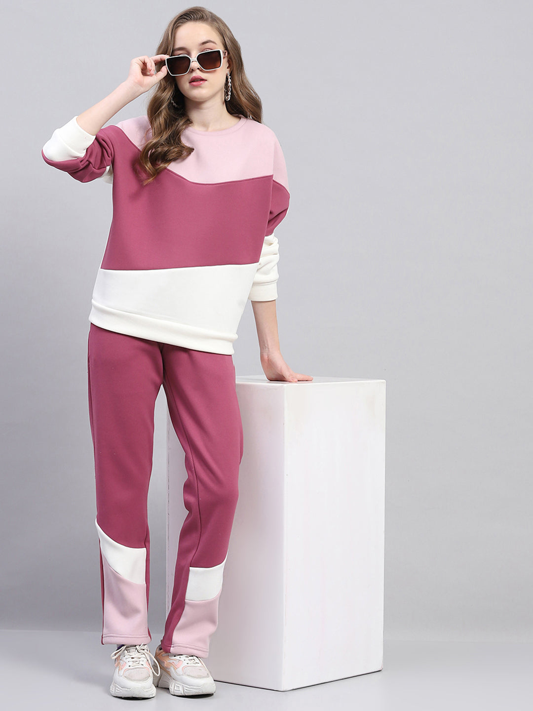 Women Pink Solid Round Neck Full Sleeve Tracksuit