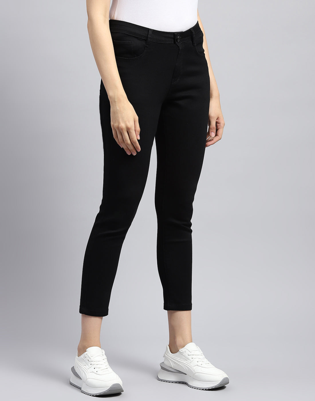 Women Black Solid Slim Fit Denim